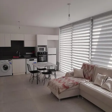 Penthouse 1 Bedroom Sleeps 4 *