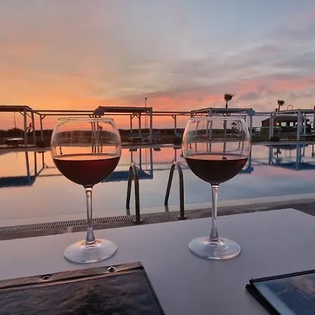 Penthouse 1 Bedroom Sleeps 4 Διαμέρισμα Καζιβερά