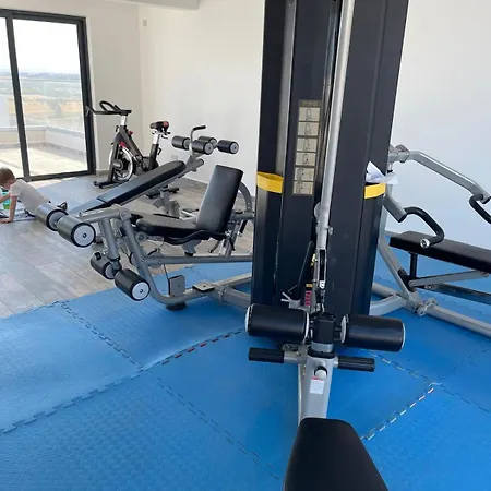 Penthouse 1 Bedroom Sleeps 4 * Καζιβερά
