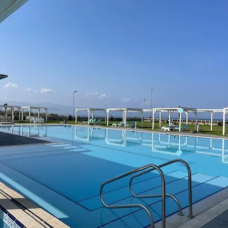 Penthouse 1 Bedroom Sleeps 4 Διαμέρισμα Καζιβερά