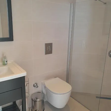 Penthouse 1 Bedroom Sleeps 4 Διαμέρισμα *