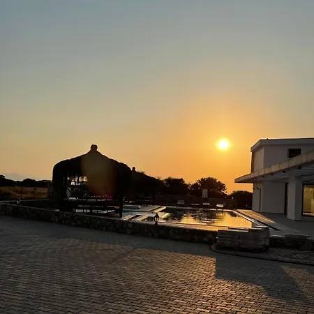 Penthouse 1 Bedroom Sleeps 4 Διαμέρισμα *