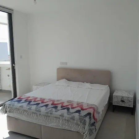 Apartment Penthouse 1 Bedroom Sleeps 4 Ghaziveran