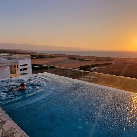 Penthouse 1 Bedroom Sleeps 4 *