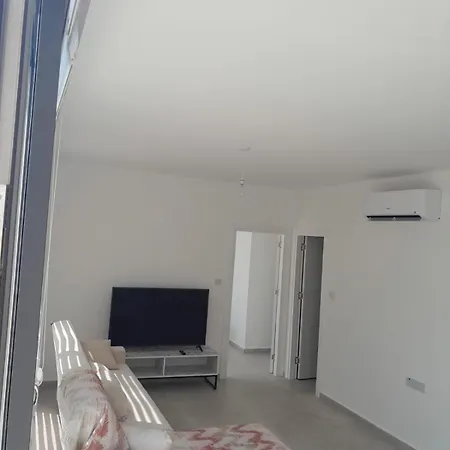 Penthouse 1 Bedroom Sleeps 4 Ghaziveran