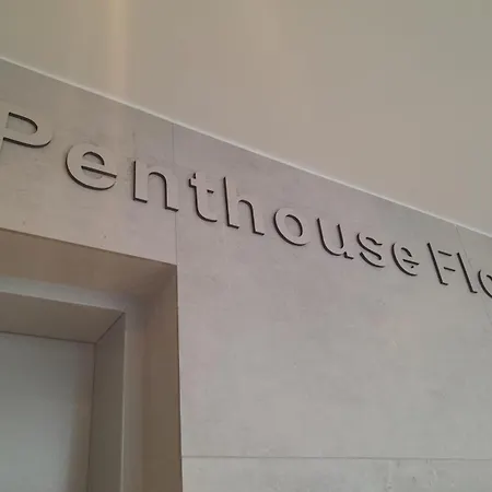 Penthouse 1 Bedroom Sleeps 4 Apartment